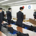 大津市の中2男子生徒自殺から11年となり、黙とうする市教育委員会の職員ら＝11日午前、大津市役所（同市提供）