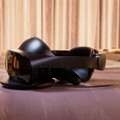 米メタが公開した新型VR端末の「クエストプロ」（同社提供・共同）