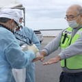 放射性物質の検査を受ける愛媛県からの避難者＝12日午後、大分市