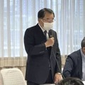 自民党安倍派の会合であいさつする塩谷立会長代理（中央）＝13日午後、東京・永田町の党本部