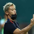 膝を手術した本田圭佑、「どこを痛めつけるか」と励む