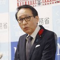 記者会見する葉梨法相＝14日、法務省