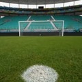 こんなの見たことねぇ！デカくなったゴールを試合直前に“切断”する珍シーン