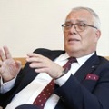 インタビューに答える国際刑事裁判所のピオトル・ホフマンスキ所長