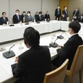 首相官邸で開かれた「国と地方の協議の場」の会合＝25日午後