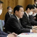 「GX（グリーントランスフォーメーション）実行会議」であいさつする岸田首相（手前から2人目）＝26日午後、首相官邸