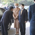 地球環境行動会議が主催する国際会議の会場に到着された天皇、皇后両陛下＝27日午前、東京都港区（代表撮影）