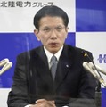記者会見する北陸電力の松田光司社長＝27日午後、富山市