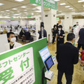 お歳暮の受け付けが始まった三越日本橋本店の売り場＝2日午前、東京都中央区