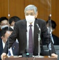 衆院財務金融委で答弁する日銀の黒田総裁＝2日午前