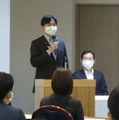 脱炭素社会を議論する異業種交流型の研修であいさつする松江市の上定昭仁市長＝10月、松江市