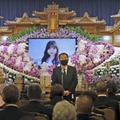 冨川芽生さんの葬儀であいさつする父歩さん＝7日午後、北海道根室市（代表撮影）