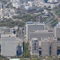 東京・霞が関の官庁街。左奥は国会議事堂＝2016年