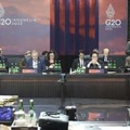 G20サミットに臨む岸田首相（中央右）ら各国首相＝15日、インドネシア・バリ島（代表撮影・共同）