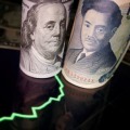 米ドルと日本円の紙幣（ロイター＝共同）