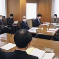 静岡県教育委員会に常設された第三者調査委員会の初会合＝16日午後、静岡県庁