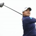首位と1打差を追走している鈴木愛（撮影：鈴木祥)