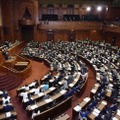 開かれた参院本会議＝18日午前