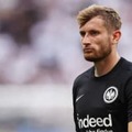 来日中のフラクフルト選手、日本の日常である電車に馴染む