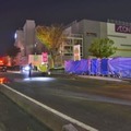 軽乗用車が歩行者をはねる事故があった現場付近＝19日午後8時27分、福島市