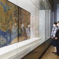 東京・上野の東京国立博物館で、特別展「国宝　東京国立博物館のすべて」を鑑賞される天皇、皇后両陛下と愛子さま＝24日午後（代表撮影）