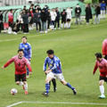 26日、ソウルで開かれた日本と韓国の超党派国会議員によるサッカーの親善試合（共同）