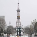 雪が積もった札幌市中心部＝1日午後