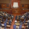 2022年度第2次補正予算を可決、成立させた参院本会議＝2日午後