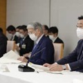 農林水産物・食品の輸出拡大に向けた関係閣僚会議であいさつする松野官房長官（右端）＝5日午後、首相官邸
