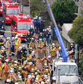 水道工事現場で爆発、東京 画像