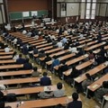 大学入学共通テストに臨む受験生＝1月、東京都文京区の東大