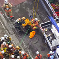 爆発があった水道工事現場で救助活動を行う消防隊員ら＝6日午後2時28分、東京都江戸川区（共同通信社ヘリから）