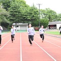 体力テストで50ｍ走に挑むメンバー（左から）千井野空翔、佐久間玲駈、渡辺惟良、上原剣心、関翔馬（提供写真）