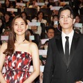 新木優子、山下智久（C）2023「SHL」partners