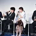 「シッコウ！！～犬と私と執行官～」会見中も和気あいあいとしていた笠松将、中島健人、伊藤沙莉、織田裕二（C）モデルプレス