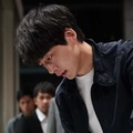 坂口健太郎「CODE―願いの代償―」第1話より（C）読売テレビ・日本テレビ