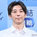 発表会に出席した高橋一生（C）モデルプレス