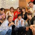 （後列左から）MINGYU（ミンギュ）、JOSHUA（ジョシュア）、相葉雅紀、JEONGHAN（ジョンハン）、山崎弘也（前列左から）池田美優、風間俊介、HOSHI（ホシ）（C）フジテレビ