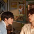 西垣匠、草川拓弥（C）缶爪さわ・椿ゆず／KADOKAWA／「みなと商事コインランドリー２」製作委員会
