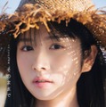 上村ひなの1stソロ写真集「そのままで」楽天ブックス版表紙／撮影：藤原宏
