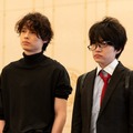 松村北斗、西畑大吾／新たに公開された第2話シーン写真（C）テレビ朝日