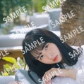 上村ひなの1stソロ写真集「そのままで」＠Loppi・HMV特典ポストカード／撮影：藤原宏