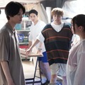（左から時計回りに）間宮祥太朗、水上恒司、白濱亜嵐、吉川愛、萩原利久「真夏のシンデレラ」第4話より（C）フジテレビ