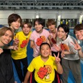 なにわ男子＆車いすの少年・山田龍芽くん／「車いすの少年となにわ男子が挑むウォーターショー」より（C）日本テレビ