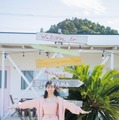 上村ひなの1stソロ写真集「そのままで」楽天ブックス版裏表紙／撮影：藤原宏