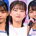 （左から）秋田莉杏、原田葵、岩本理瑚（C）モデルプレス