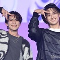 “Aぇポーズ”で沸かせた正門良規＆小島健（C）モデルプレス