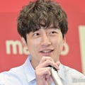 自身の“爽やか”ビジュアルを自画自賛する坂口健太郎（C）モデルプレス