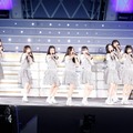 骨折で欠席発表の乃木坂46川崎桜、影アナでサプライズ登場 涙ながらに悔しさ吐露 賀喜遥香＆田村真佑と“必殺技”も披露＜真夏の全国ツアー2023＞ 画像