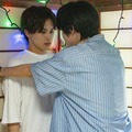 草川拓弥、西垣匠「みなと商事コインランドリー2」第9話より（C）缶爪さわ・椿ゆず／KADOKAWA／「みなと商事コインランドリー2」製作委員会
